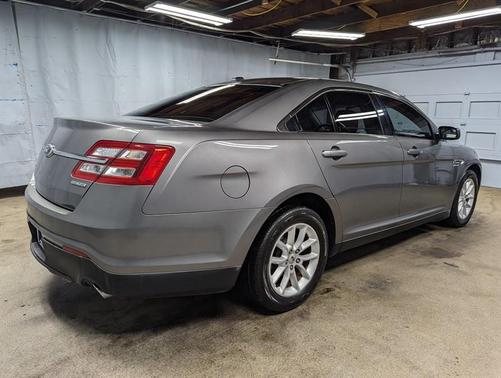 2014 Ford Taurus SE