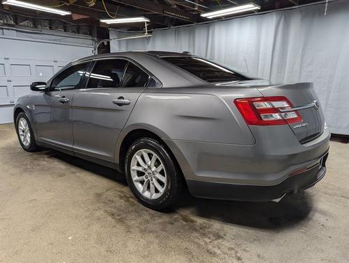 2014 Ford Taurus SE