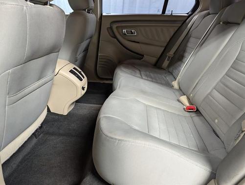 2014 Ford Taurus SE