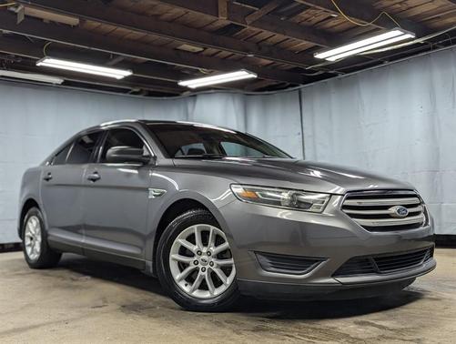 2014 Ford Taurus SE