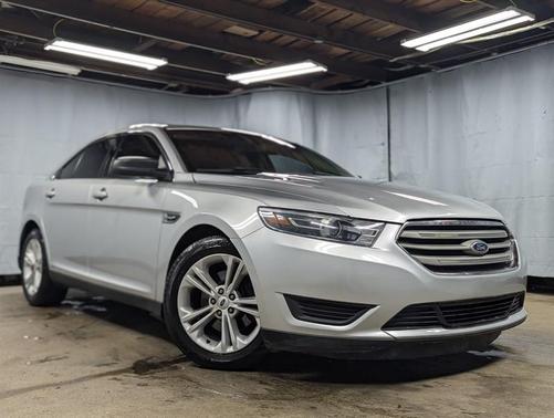 2016 Ford Taurus SE