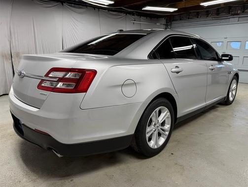 2016 Ford Taurus SE