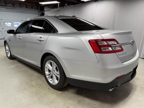 2016 Ford Taurus SE