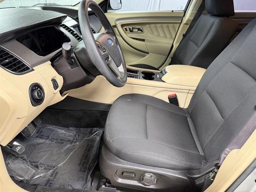 Silver 2016 Ford Taurus SE