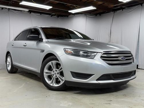 2016 Ford Taurus SE