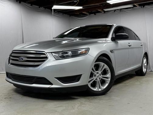 2016 Ford Taurus SE