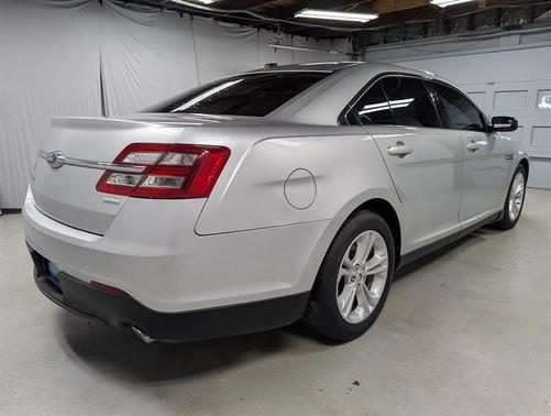 2016 Ford Taurus SE
