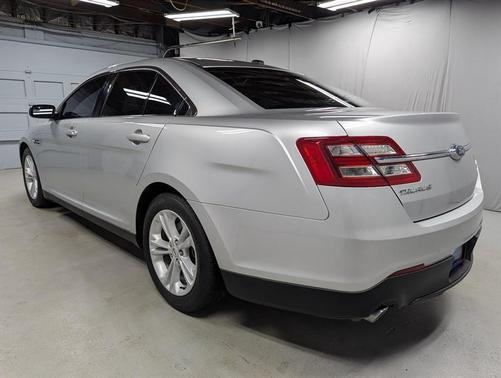 2016 Ford Taurus SE