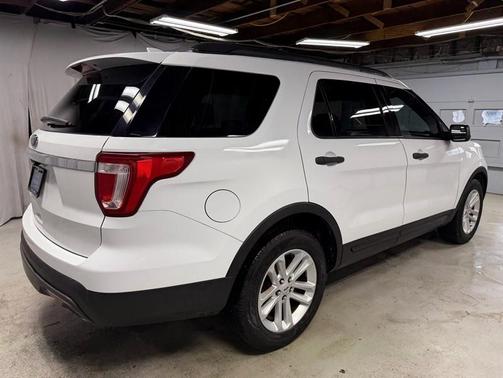2017 Ford Explorer Base