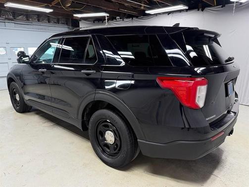 Black 2023 Ford Utility Police Interceptor Base