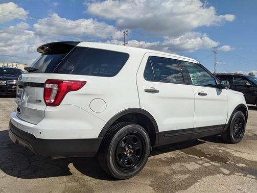 Photo 4 of 32 of 2016 Ford Utility Police Interceptor Base