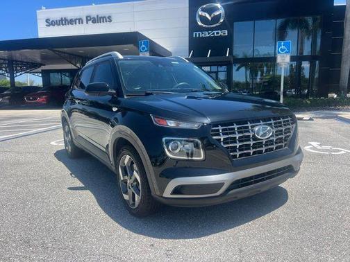 Black Noir Pearl 2022 Hyundai VENUE SEL