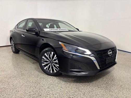Super Black 2023 Nissan Altima 2.5 SV