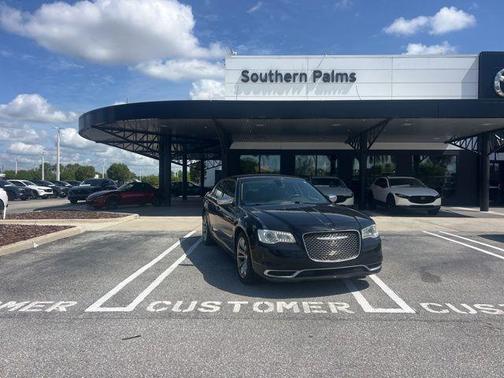 Gloss Black 2019 Chrysler 300 Touring