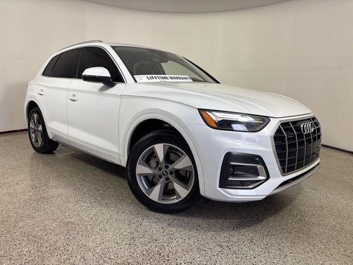 Glacier White Metallic 2023 Audi Q5 40 Premium