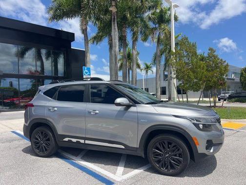 Steel Gray 2023 Kia Seltos Nightfall