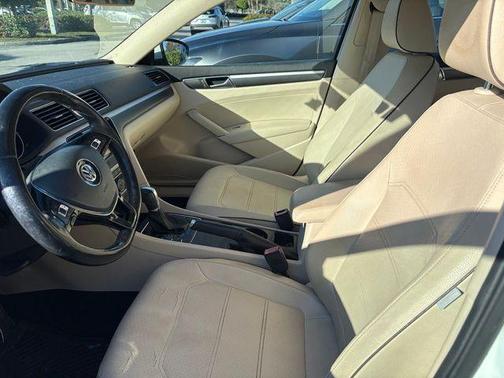 2016 Volkswagen Passat 1.8T R-Line w/ Comfort