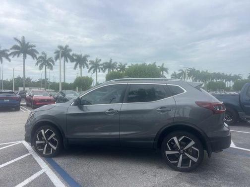 Gun Metallic 2022 Nissan Rogue Sport SL