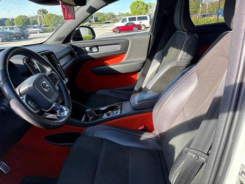 2020 Volvo XC40 T4 R-Design