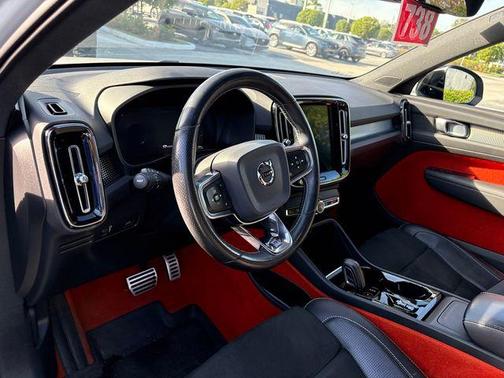 2020 Volvo XC40 T4 R-Design