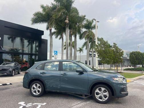 Pearl 2023 Honda HR-V LX