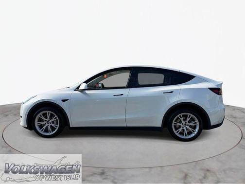 Pearl White Multi-Coat 2022 Tesla Model Y Long Range Dual Motor All-Wheel Drive