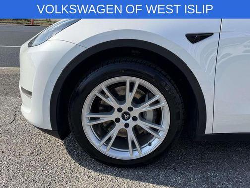 Pearl White Multi-Coat 2022 Tesla Model Y Long Range Dual Motor All-Wheel Drive