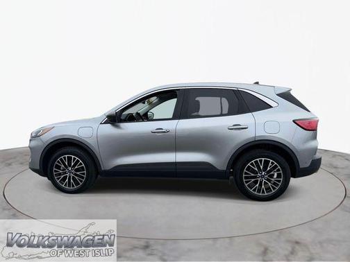 Iconic Silver Metallic 2022 Ford Escape SE