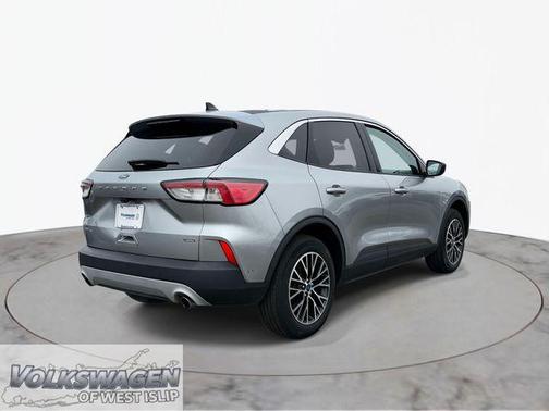 Iconic Silver Metallic 2022 Ford Escape SE