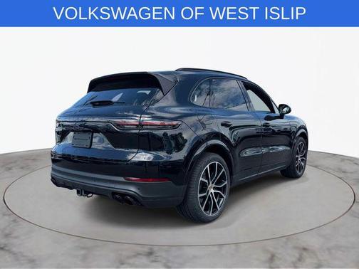 Black 2022 Porsche Cayenne Cayenne E-Hybrid Platinum Edition