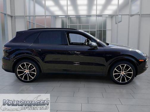Black 2022 Porsche Cayenne Cayenne E-Hybrid Platinum Edition