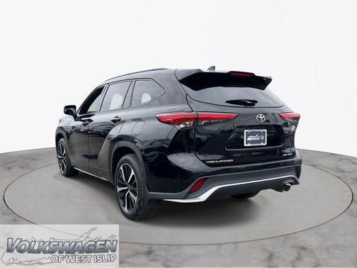 Midnight Black Metallic 2021 Toyota Highlander XSE