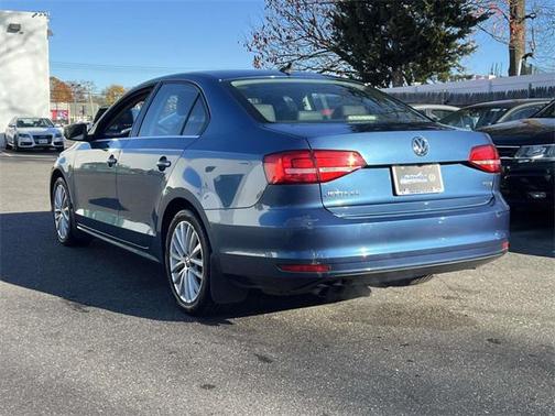 2015 Volkswagen Jetta Auto SE w/Connectivity/Navigation