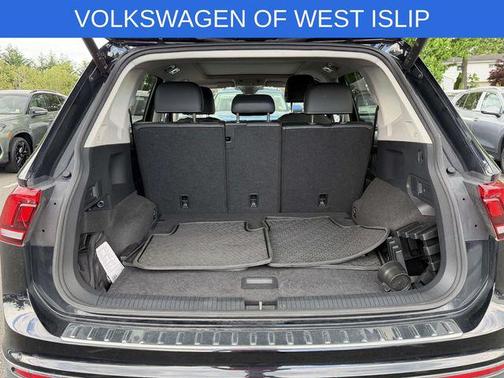 Deep Black 2024 Volkswagen Tiguan 2.0T SE 4MOTION