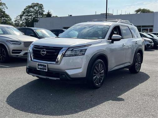 2022 Nissan Pathfinder SL 4WD