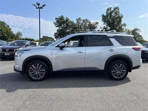 2022 Nissan Pathfinder SL 4WD
