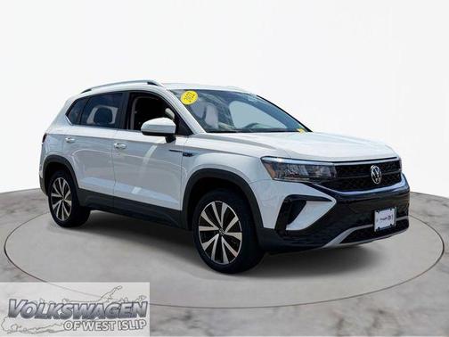 Pure White 2022 Volkswagen Taos 1.5T SE
