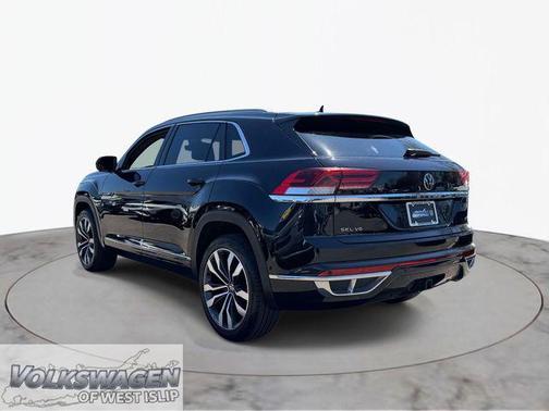 Deep Black 2022 Volkswagen Atlas Cross Sport 3.6L V6 SEL Premium R-Line