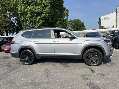 2022 Volkswagen Atlas 3.6L SE w/Technology