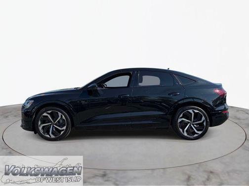 Mythos Black Metallic 2024 Audi Q8 e-tron Premium Plus