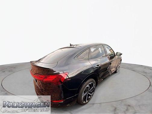 Mythos Black Metallic 2024 Audi Q8 e-tron Premium Plus