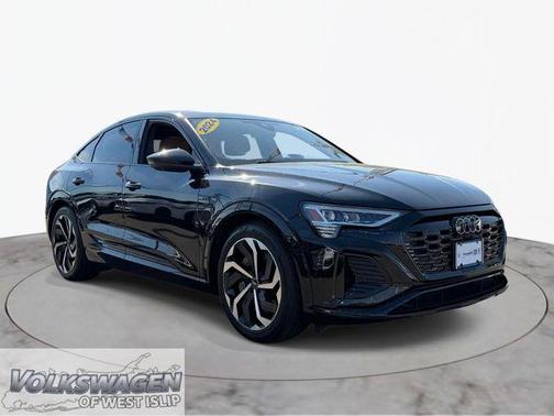 Mythos Black Metallic 2024 Audi Q8 e-tron Premium Plus