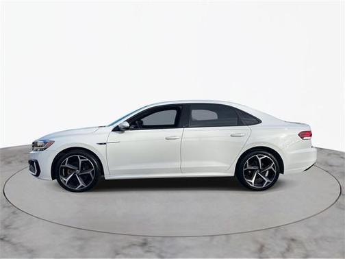 2022 Volkswagen Passat 2.0T R-Line