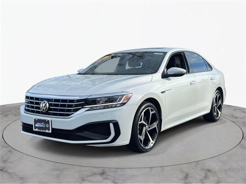 2022 Volkswagen Passat 2.0T R-Line