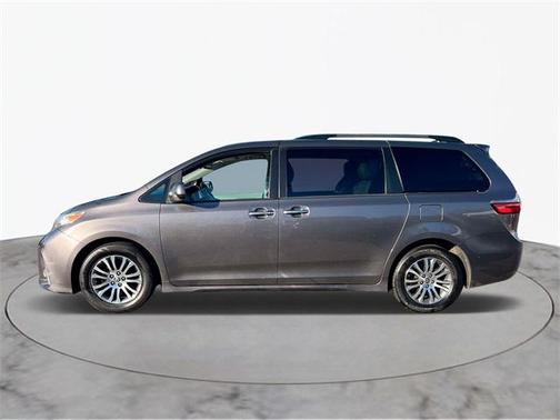 2020 Toyota Sienna 