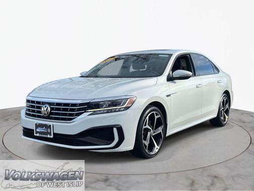 Pure White 2022 Volkswagen Passat 2.0T R-Line