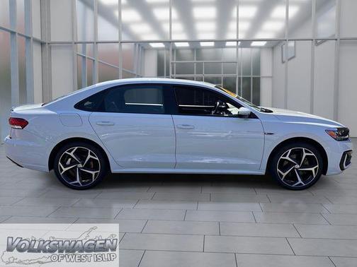 Pure White 2022 Volkswagen Passat 2.0T R-Line