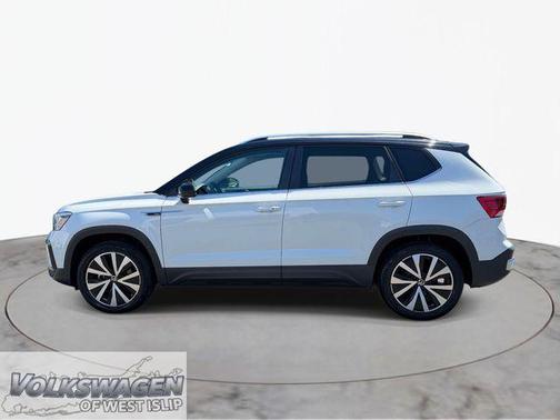Pure White 2023 Volkswagen Taos 1.5T SE