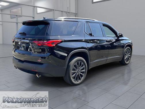 Mosaic Black Metallic 2023 Chevrolet Traverse RS