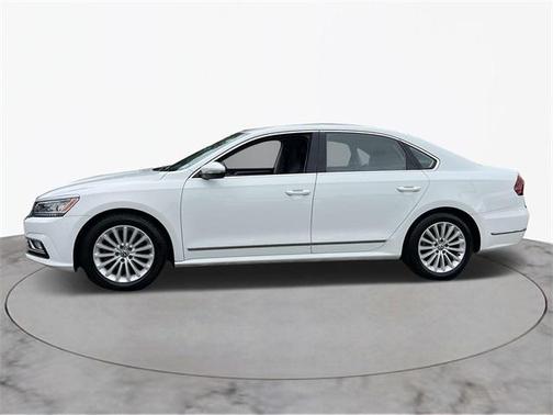 2017 Volkswagen Passat 1.8T SE